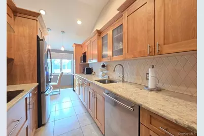 32 Plaza Lane, Selden, NY 11784 - Photo 7