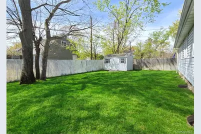 32 Plaza Lane, Selden, NY 11784 - Photo 23