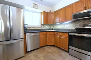 56 Jerome St, Lindenhurst, NY 11757 - Photo 9