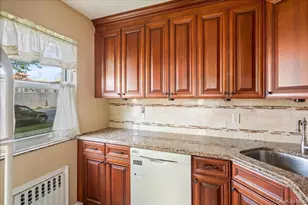 67-01 152nd St, Flushing, NY 11367 - Photo 9