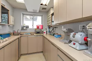 2461 Merrick Ave, Merrick, NY 11566 - Photo 21