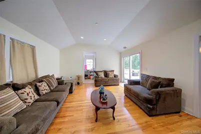 97 Chestnut Street, Mount Sinai, NY 11766 - Photo 15
