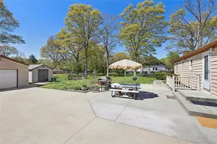 140 Poplar St, Central Islip, NY 11722 - Photo 3