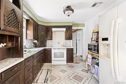 140 Poplar Street, Central Islip, NY 11722 - Photo 11