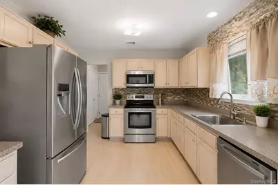 16 Winterberry Drive, Middle Island, NY 11953 - Photo 5