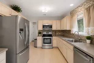 16 Winterberry Dr, Middle Island, NY 11953 - Photo 5