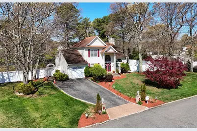 16 Winterberry Drive, Middle Island, NY 11953 - Photo 3