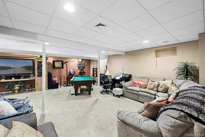 16 Winterberry Drive, Middle Island, NY 11953 - Photo 19