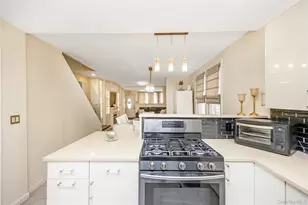 59-18 60th St, Maspeth, NY 11378 - Photo 17