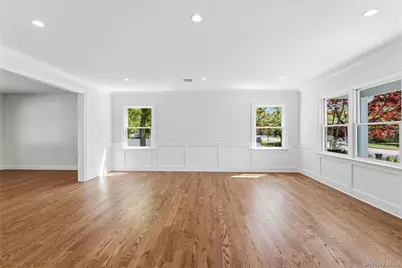 969 Manor Lane, Bay Shore, NY 11706 - Photo 5