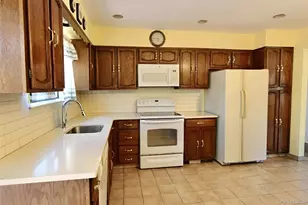 27 Skyview Ln, New Rochelle, NY 10804 - Photo 5