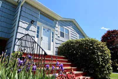 27 Skyview Lane, New Rochelle, NY 10804 - Photo 3