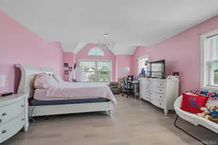 418 Parker Ave, Levittown, NY 11756 - Photo 9