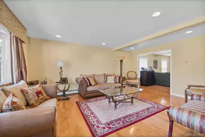 418 Parker Avenue, Levittown, NY 11756 - Photo 5