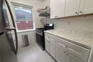 37 Spruce St, Great Neck, NY 11021 - Photo 7