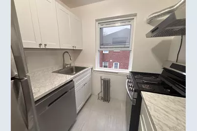 37 Spruce Street #3, Great Neck, NY 11021 - Photo 5
