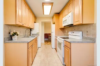 604 Cabot Court E #604, Saint James, NY 11780 - Photo 11