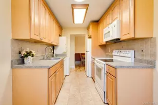 604 Cabot Ct E, Saint James, NY 11780 - Photo 11