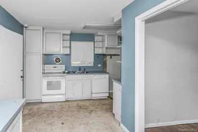 14 Central Park Road, Plainview, NY 11803 - Photo 5