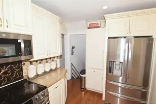 14 Plymouth St, New Hyde Park, NY 11040 - Photo 9