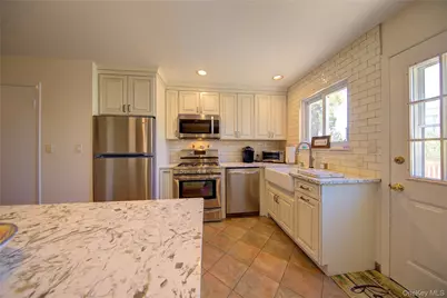 1595 N Central Avenue #30, Valley Stream, NY 11580 - Photo 9