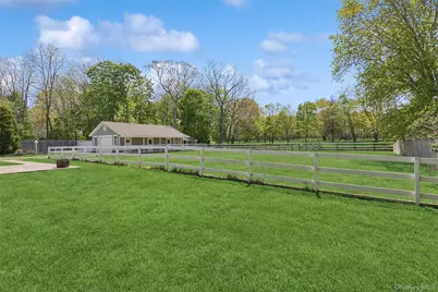 1039 Middle Road, Riverhead, NY 11901 - Photo 13