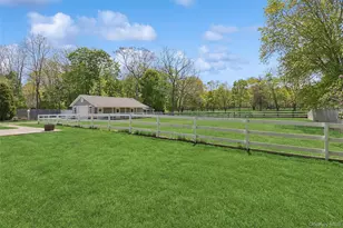 1039 Middle Rd, Riverhead, NY 11901 - Photo 13