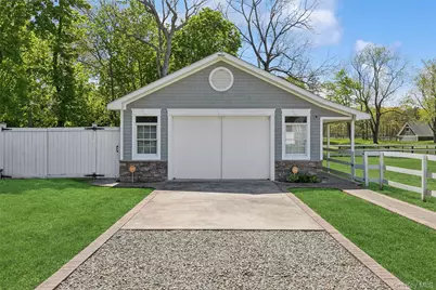 1039 Middle Road, Riverhead, NY 11901 - Photo 7