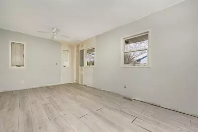 2 Seley Cross, Islip Terrace, NY 11752 - Photo 13