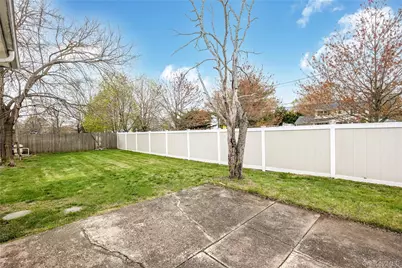 2 Seley Cross, Islip Terrace, NY 11752 - Photo 19