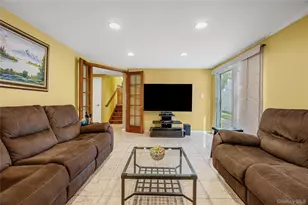 41 Robert Cir, Syosset, NY 11791 - Photo 7