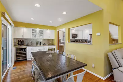 41 Robert Circle, Syosset, NY 11791 - Photo 17