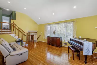 41 Robert Circle, Syosset, NY 11791 - Photo 13