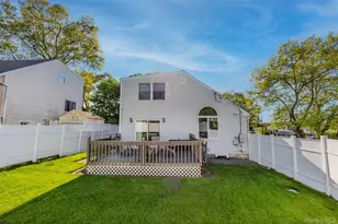 41 Robert Cir, Syosset, NY 11791 - Photo 39