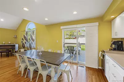 41 Robert Circle, Syosset, NY 11791 - Photo 15
