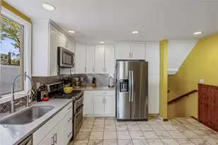 41 Robert Cir, Syosset, NY 11791 - Photo 19