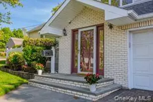 41 Robert Cir, Syosset, NY 11791 - Photo 43