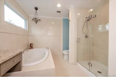 6 Villa Promenade, Bay Shore, NY 11706 - Photo 15