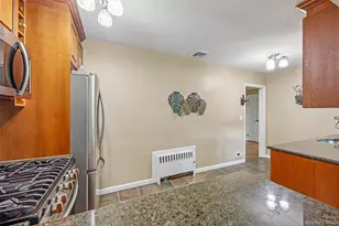 23 Berwick Rd, Hewlett, NY 11557 - Photo 15