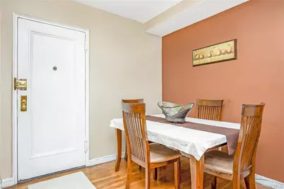 22 Mulford Place #2D, Hempstead, NY 11550 - Photo 5