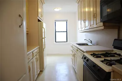 42 Barker Avenue #4C, White Plains, NY 10601 - Photo 5
