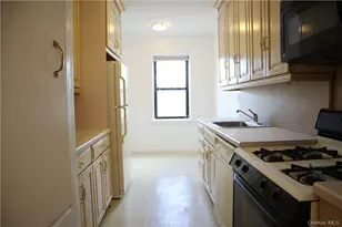 42 Barker Ave, White Plains, NY 10601 - Photo 5