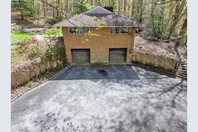28 Picardy Lane, Syosset, NY 11791 - Photo 11