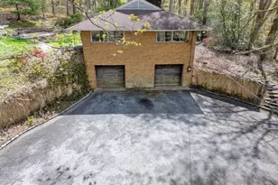 28 Picardy Ln, Syosset, NY 11791 - Photo 11