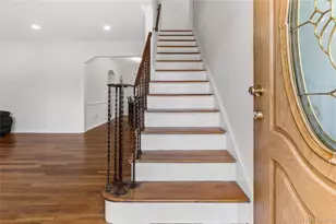 14 Evans, Albertson, NY 11507 - Photo 3