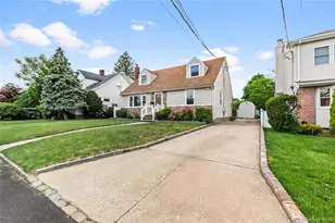 14 Evans Ave, Albertson, NY 11507 - Photo 3