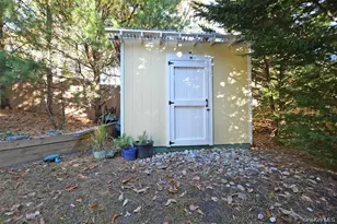 64 Glen Rd, Calverton, NY 11933 - Photo 41
