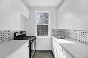 1 Ash Pl, Great Neck, NY 11021 - Photo 7