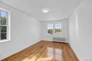 1 Ash Pl, Great Neck, NY 11021 - Photo 9