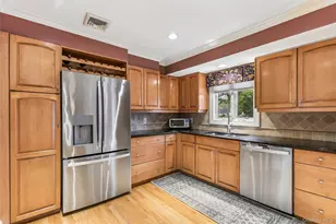 23 Middle Dr, Huntington, NY 11743 - Photo 9